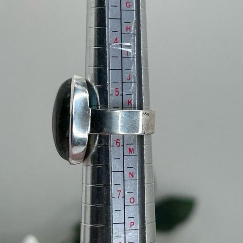 Sterling Silver Labradorite
Ring Womens Size 5 3/4
Blue Oval Gemstone Bezel Set - Picture 8 of 8